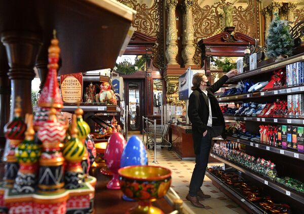 莫斯科市民在葉利謝耶夫食品店特維爾大街店選購商品。 - 俄羅斯衛星通訊社