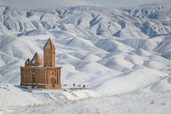 伊朗摄影师法尔金·伊扎德·多斯特达尔（Farzin IzadDoustDar）选送的《圣约翰教堂》获评2020年维基爱古迹国际摄影大赛奖项。 - 俄罗斯卫星通讯社