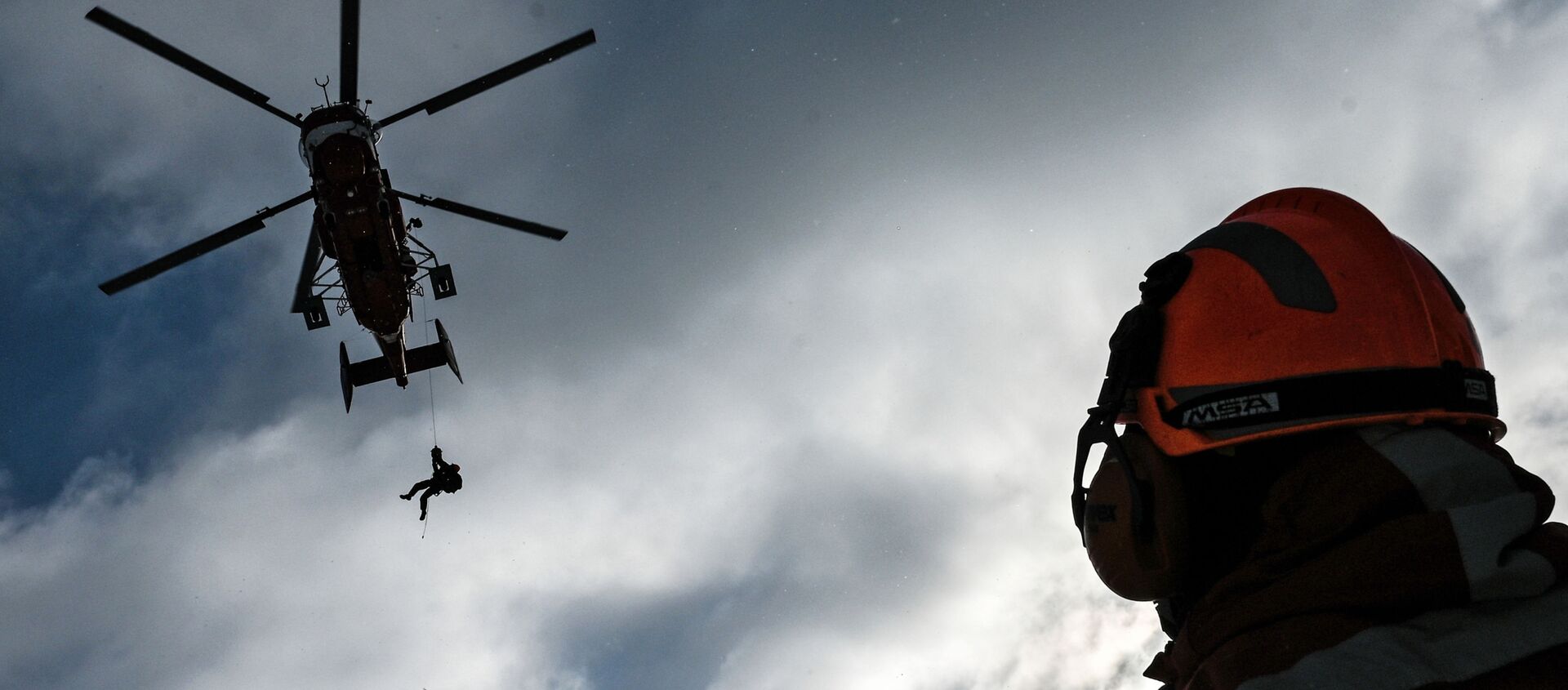 18отрудники Московского авиационного центра (МАЦ) во время показательной тренировки уникальной службы воздушных спасателей с участием нового пожарного вертолета Ка-32А11ВС, - 俄羅斯衛星通訊社, 1920, 26.03.2021