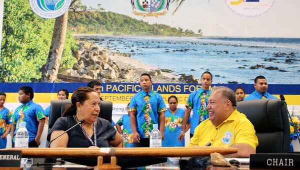 Мэг Тейлор, генеральный секретарь PIF, и президент Науру барон Вака  на Саммите Pacific Islands Forum (PIF)  - 俄羅斯衛星通訊社