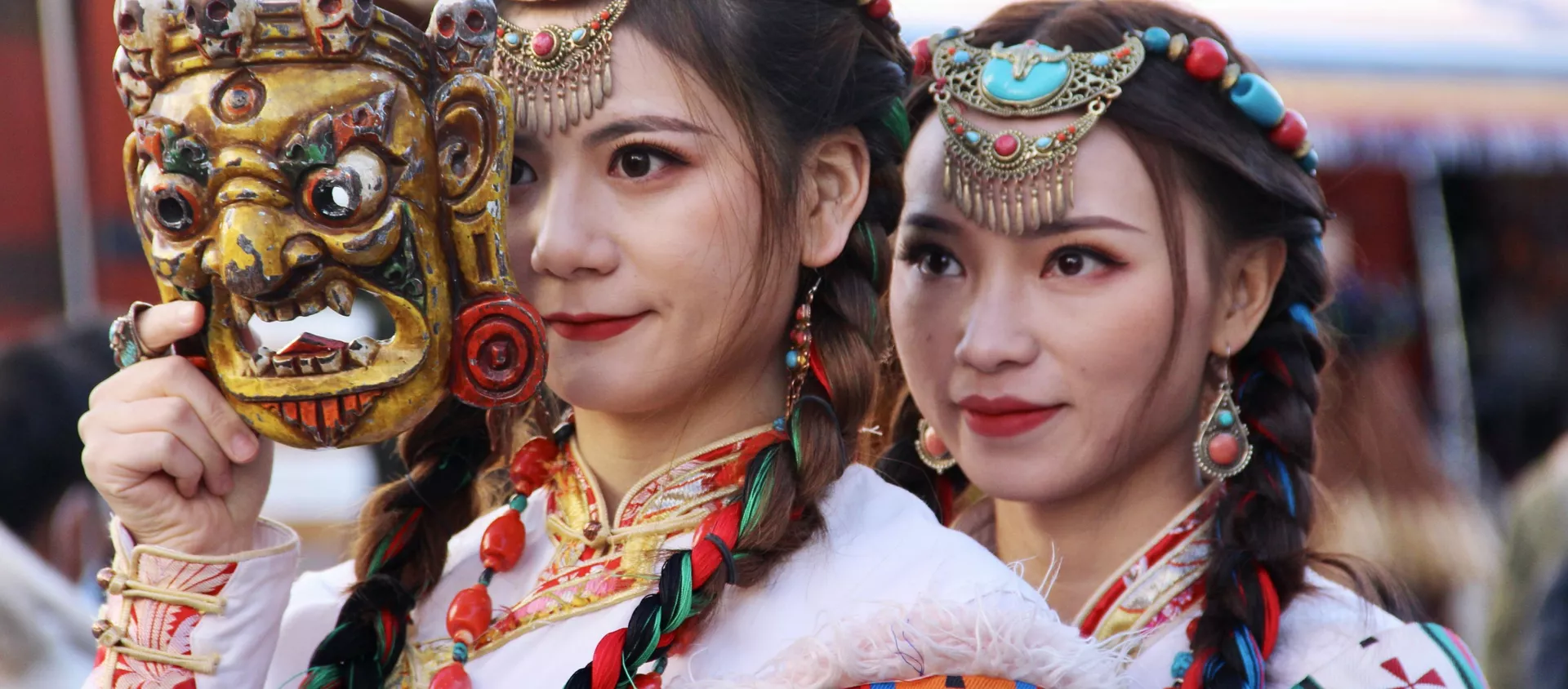 身著藏族傳統服裝的藏族姑娘。 - 俄羅斯衛星通訊社, 1920, 10.02.2021