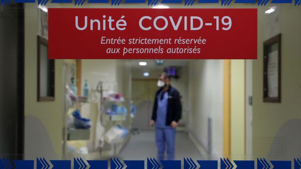 Медработник в Отделении интенсивной терапии больных COVID-19 во Франции - 俄罗斯卫星通讯社