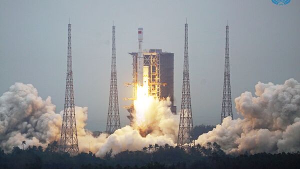Запуск ракеты-носителя Чанчжэн-5 с первым зондом по исследованию Марса Тяньвэнь-1 с космодрома Вэньчан на острове Хайнань.  - 俄罗斯卫星通讯社