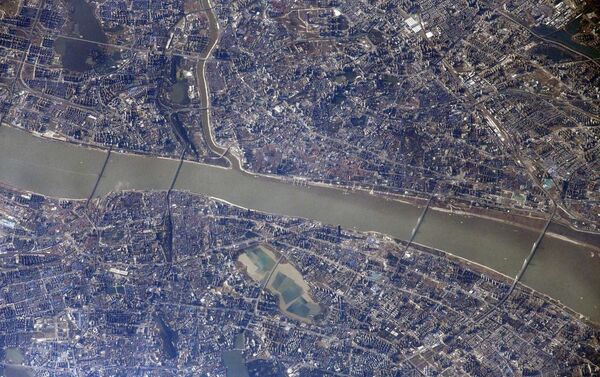 俄罗斯联邦航天局宇航员谢尔盖·库德-斯维奇科夫发布了从国际空间站拍摄的北京和武汉的照片 - 俄罗斯卫星通讯社