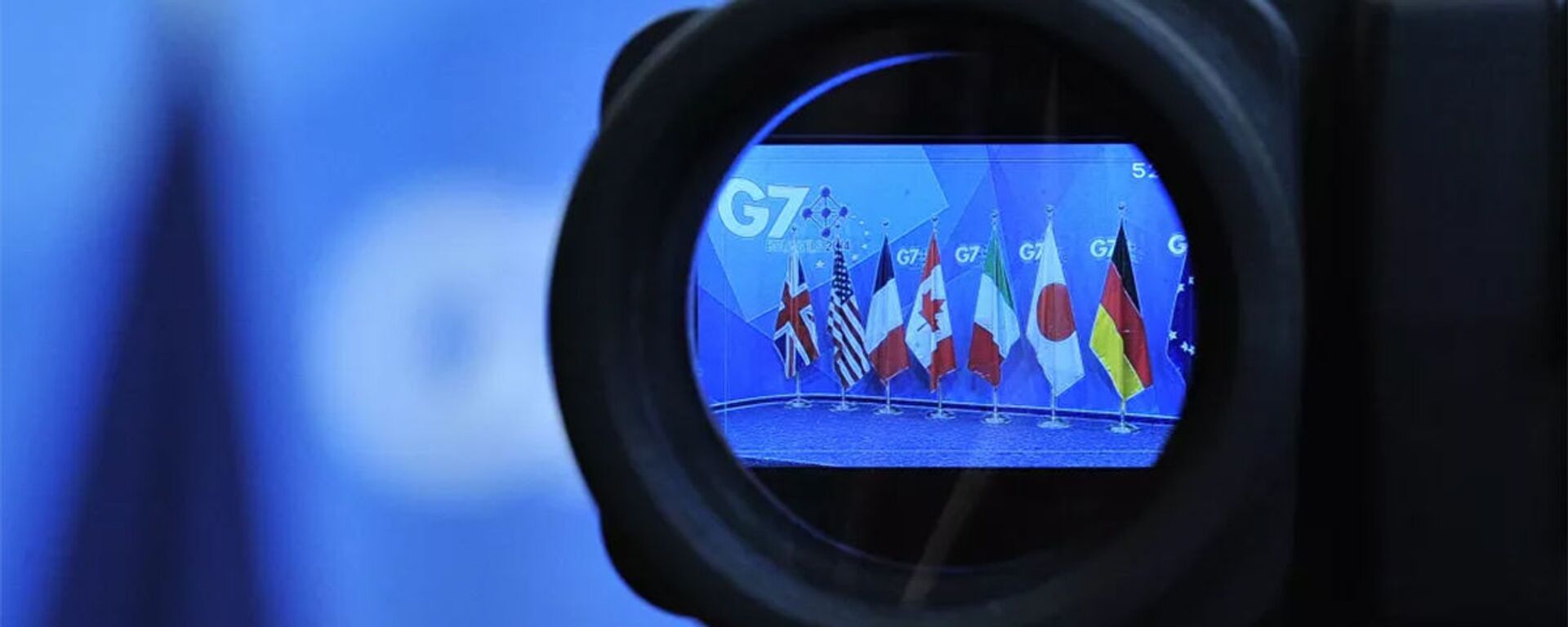 Флаги стран-участниц саммита G7 в глазке камеры - 俄羅斯衛星通訊社, 1920, 02.06.2021
