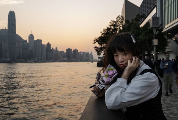 香港少女在維多利亞灣歡度情人節。 - 俄羅斯衛星通訊社