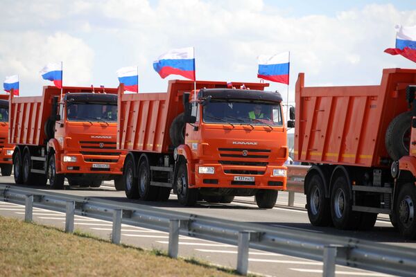 卡瑪茲車隊參加克里米亞“塔夫里達”公路首發行車典禮。 - 俄羅斯衛星通訊社