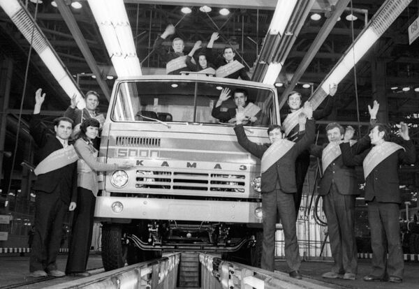 1976年，卡瑪汽車製造廠第5000輛卡車下線。 - 俄羅斯衛星通訊社