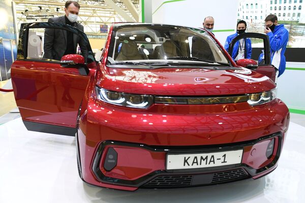 莫斯科市2020年高等院校工业博览会期间展出的“卡玛-1号”电动汽车。 - 俄罗斯卫星通讯社