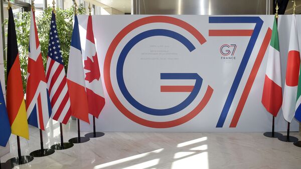 Логотип и флаги саммита G7 - 俄羅斯衛星通訊社