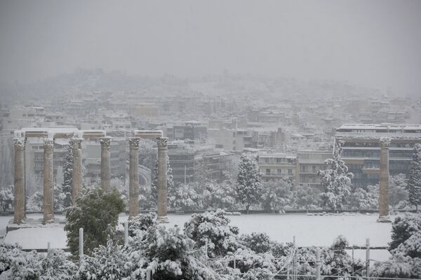 雅典宙斯神庙雪景。 - 俄罗斯卫星通讯社