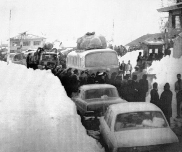 德黑兰大雪后拥挤的街道。伊朗，1972年。 - 俄罗斯卫星通讯社