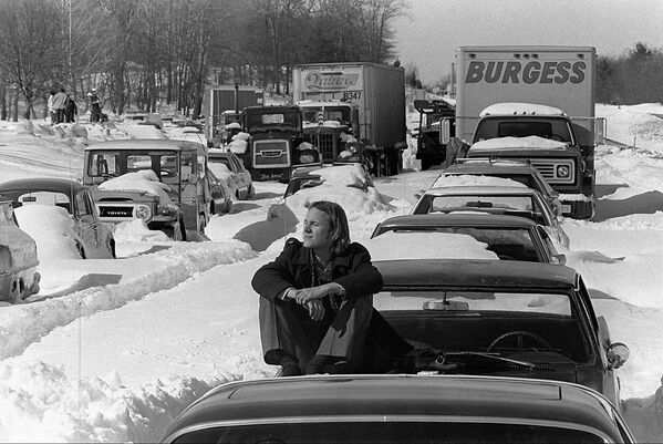 1978年2月的強降雪導致馬薩諸塞州128號公路交通堵塞。 - 俄羅斯衛星通訊社