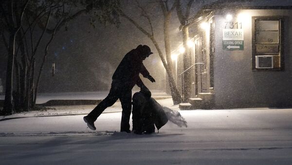 Последствия снегопада в Сан-Антонио, Техас - 俄羅斯衛星通訊社