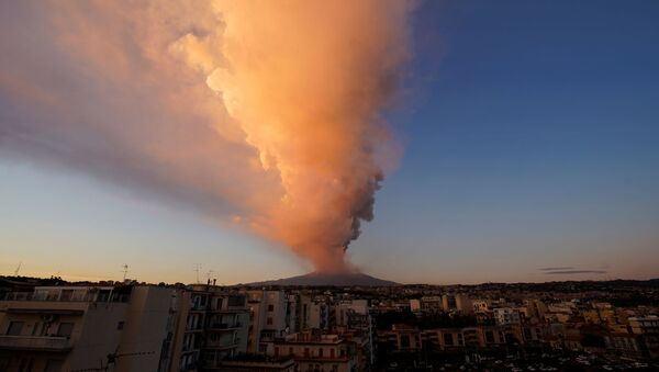 Извержение вулкана Этна в Италии  - 俄羅斯衛星通訊社