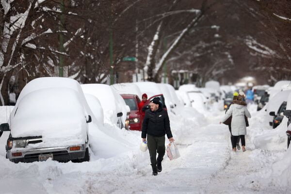 芝加哥，人們走在積雪覆蓋的街上。 - 俄羅斯衛星通訊社