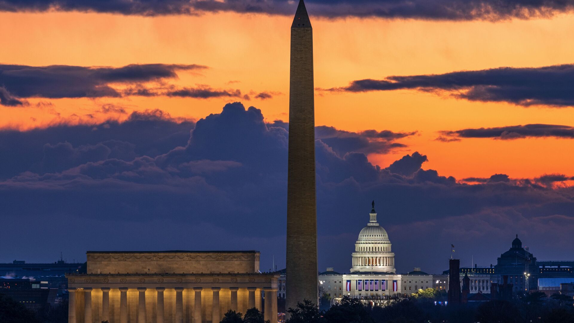 Мемориал Линкольна,  монумент Вашингтону и Капитолий США на рассвете в день инаугурации в Вашингтоне - 俄羅斯衛星通訊社, 1920, 15.04.2021
