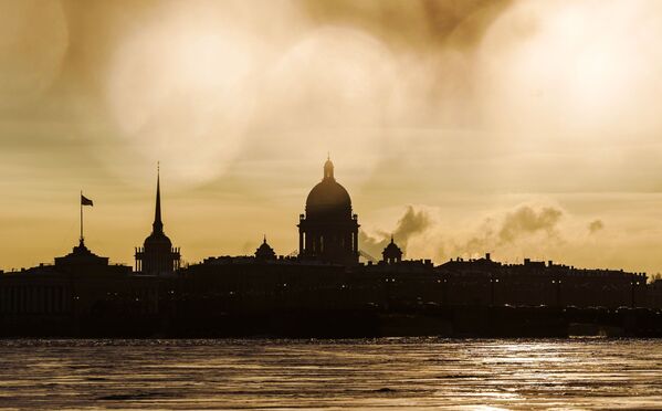 圣彼得堡，伊萨基辅大教堂和海军总部大楼的景色。 - 俄罗斯卫星通讯社