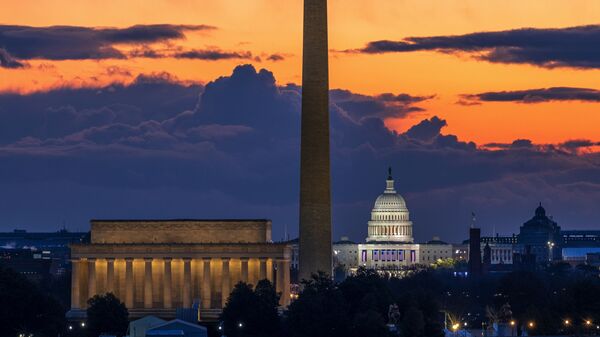 Мемориал Линкольна,  монумент Вашингтону и Капитолий США на рассвете в день инаугурации в Вашингтоне - 俄罗斯卫星通讯社