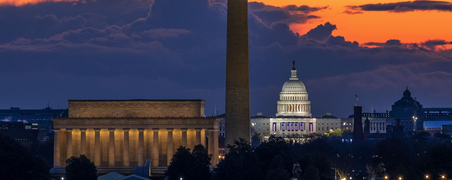 Мемориал Линкольна,  монумент Вашингтону и Капитолий США на рассвете в день инаугурации в Вашингтоне - 俄罗斯卫星通讯社, 1920, 11.03.2021