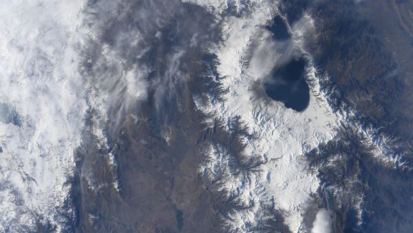 Вид из космоса на озеро Севан в Армении, снятый японским космонавтом Соити Ногуту с МКС - 俄罗斯卫星通讯社
