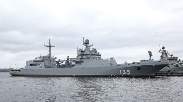 美国国会议员发布了对美国海军日的祝贺，并使用了一张画有俄罗斯舰艇的图片 - 俄罗斯卫星通讯社