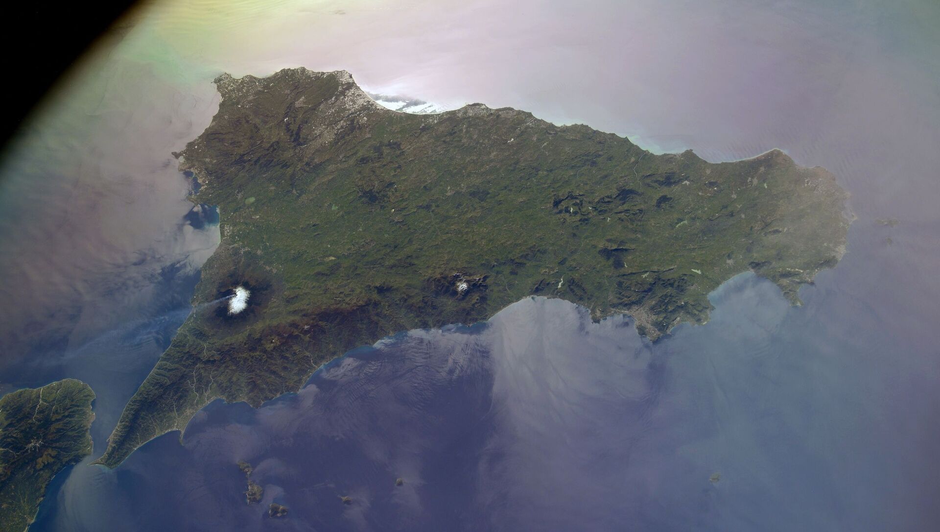 Вид из космоса на вулкан Этна на Сицилии, снятый российским космонавтом Сергеем Кудь-Сверчковым с МКС - 俄罗斯卫星通讯社, 1920, 06.04.2021