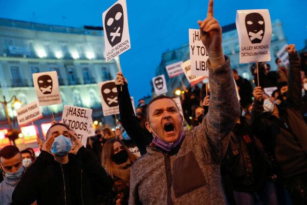 西班牙马德里，抗议者们参加支持说唱歌手哈塞尔的示威活动。 - 俄罗斯卫星通讯社