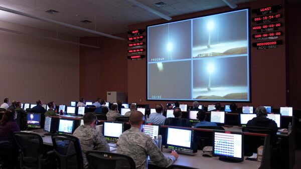 美国2020年在加利福尼亚州的范登堡空军基地进行LGM-30“民兵-3”型(Minuteman III)洲际弹道导弹试射。 - 俄罗斯卫星通讯社