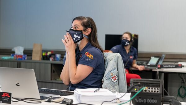 Сотрудница НАСА во время посадки Perseverance на Марс - 俄羅斯衛星通訊社