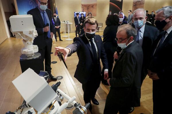 法國巴黎，美國“毅力號”火星車成功登陸火星當天，法國總統馬克龍參觀法國國家太空研究中心（CNES）。 - 俄羅斯衛星通訊社