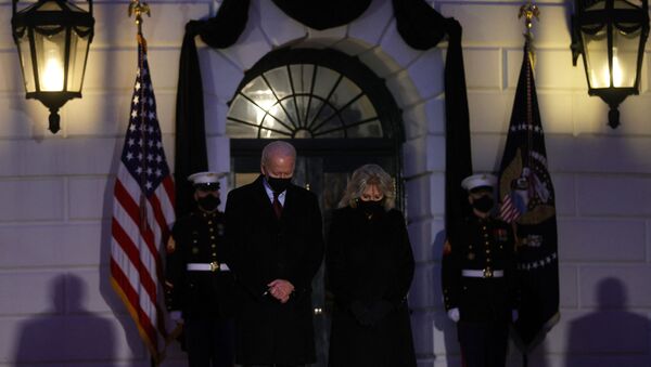 Байден почтил память полумиллиона американцев, скончавшихся от коронавируса - 俄羅斯衛星通訊社