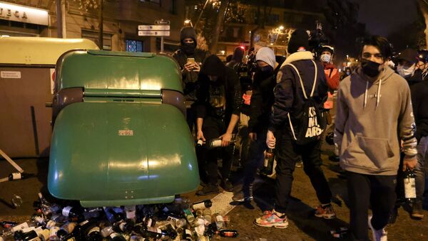 Столкновения полиции с демонстрантами во время протеста сторонников рэпера Пабло Хазеля в Барселоне, Испания - 俄罗斯卫星通讯社