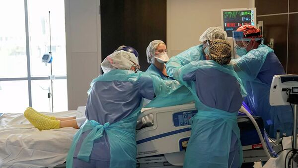 Медицинская бригада в отделении интенсивной терапии для пациентов с коронавирусом (COVID-19) больницы SSM Health St. Anthony в Оклахома-Сити, США - 俄羅斯衛星通訊社