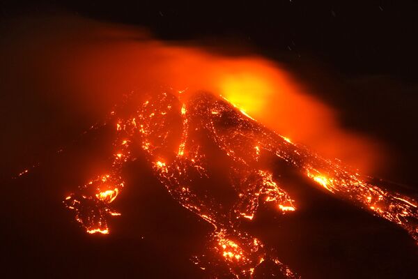 意大利埃特纳火山喷发。 - 俄罗斯卫星通讯社