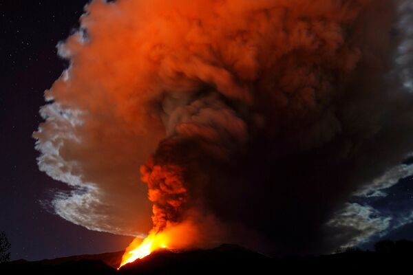 意大利埃特納火山噴發。 - 俄羅斯衛星通訊社