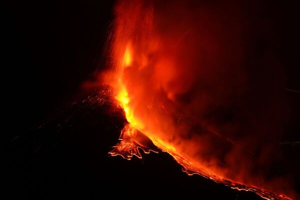 意大利埃特納火山噴發。 - 俄羅斯衛星通訊社