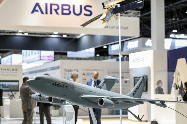 阿聯酋阿布扎比IDEX-2021國際防務展中展出的飛機模型。

 - 俄羅斯衛星通訊社