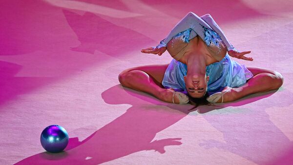 亞歷山德拉·索爾達托娃在2021年莫斯科藝術體操大獎賽開幕式表演。 - 俄羅斯衛星通訊社
