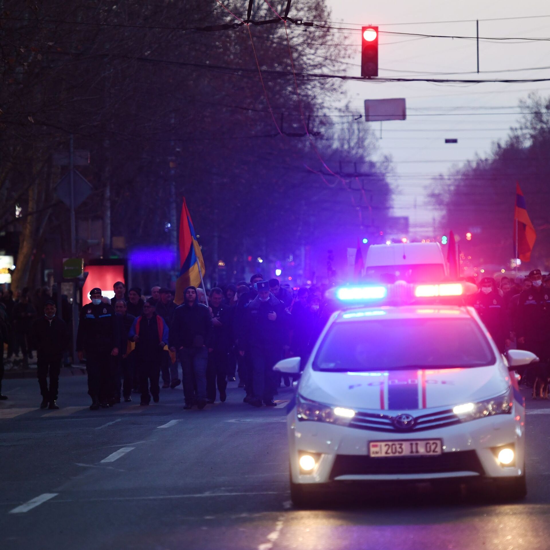 抗议者封锁亚美尼亚首都街道，警方开始抓捕 - 2022年5月2日, 俄罗斯卫星通讯社