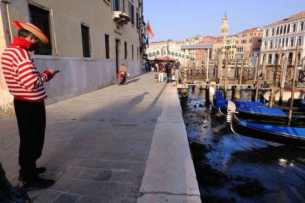 裸露著河床的威尼斯市運河。 - 俄羅斯衛星通訊社