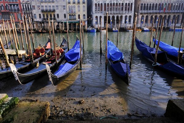 裸露著河床的威尼斯市運河。 - 俄羅斯衛星通訊社
