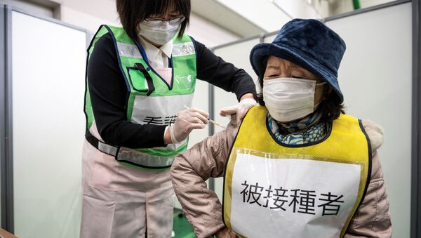 Медсестра во время учений по вакцинации против  Covid-19 в Кавасаки, Япония - 俄罗斯卫星通讯社