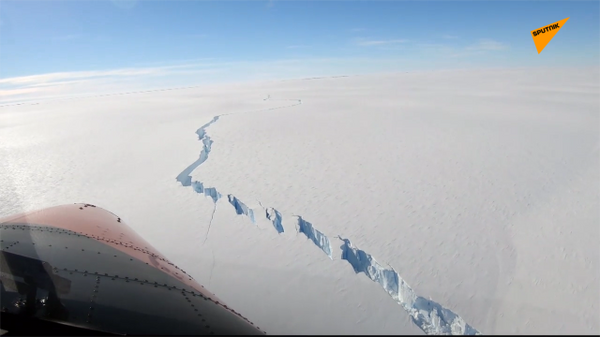  南極洲一巨大冰山脫落 - 俄羅斯衛星通訊社