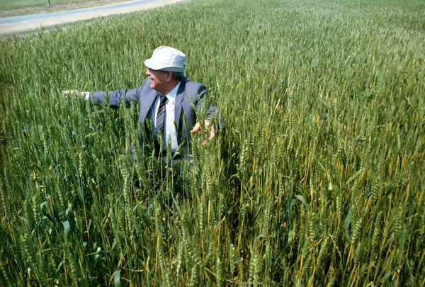 1991年,戈爾巴喬夫視察哈薩克斯坦。
1991年,戈爾巴喬夫視察哈薩克斯坦。
- 俄羅斯衛星通訊社