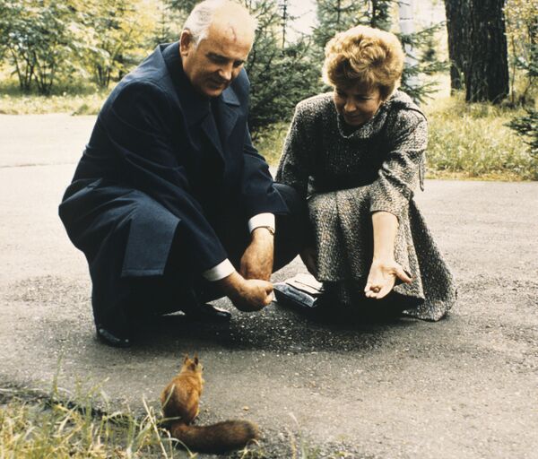 1988年，苏共中央总书记戈尔巴乔夫与夫人参观克拉斯诺亚尔边疆区。
 - 俄罗斯卫星通讯社