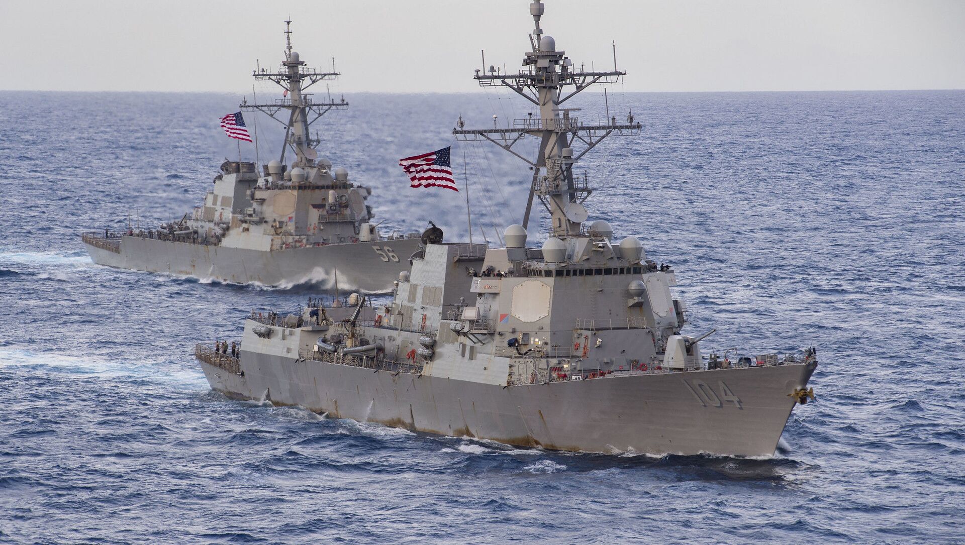 Американский миноносец USS Sterett (DDG 104) и эсминец USS John S. McCain (DDG 56) в Южно-китайском море.  - 俄罗斯卫星通讯社, 1920, 14.07.2021