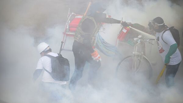 Протестующие с щитами в Янгоне, Мьянма - 俄羅斯衛星通訊社