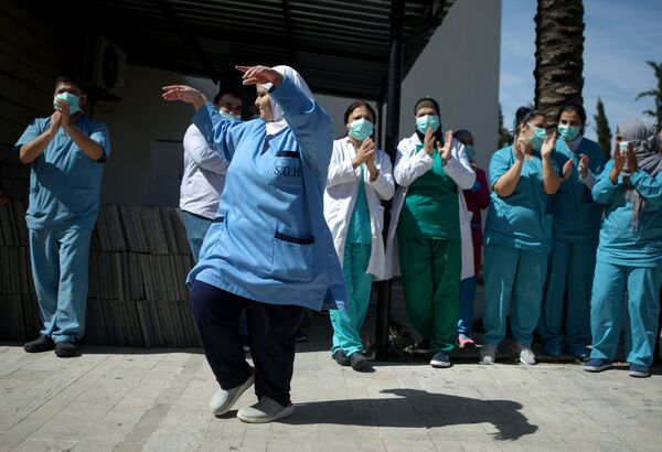 黎巴嫩女護士們為老齡患者表演集體舞。 - 俄羅斯衛星通訊社