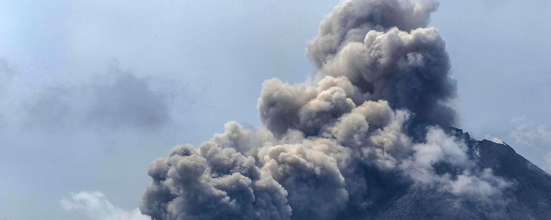 印尼默拉皮火山喷发火山灰高达300米 - 俄罗斯卫星通讯社, 1920, 09.01.2023